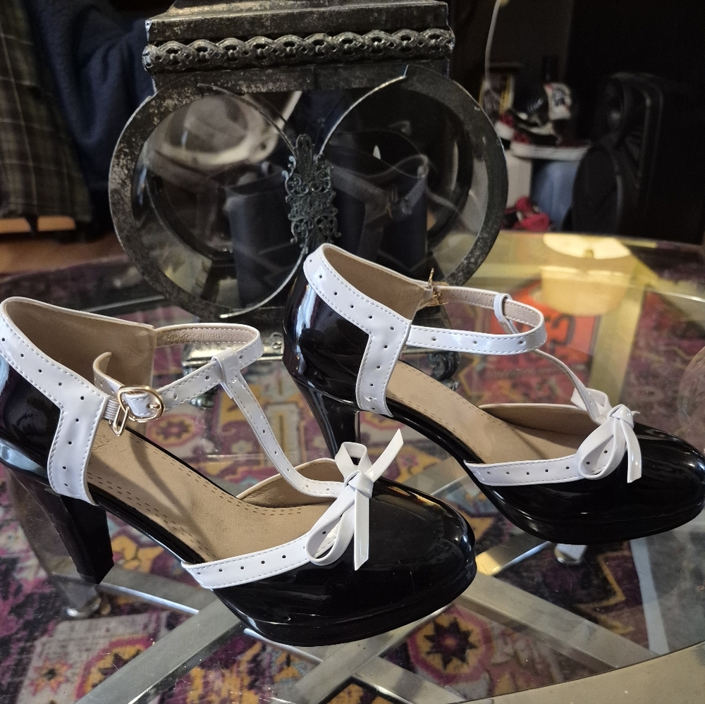 Classic Two-Tone Black and White Mary Jane Heels BRAND NEW , NEVER WORN. PIN UP